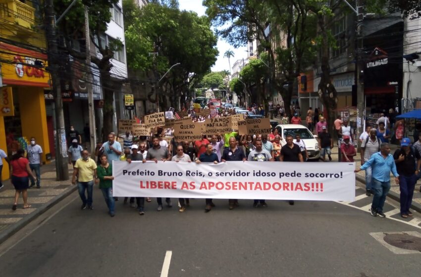  Rede Municipal – APLB e diversas entidades realizam protesto  na defesa da aposentadoria de servidores municipais