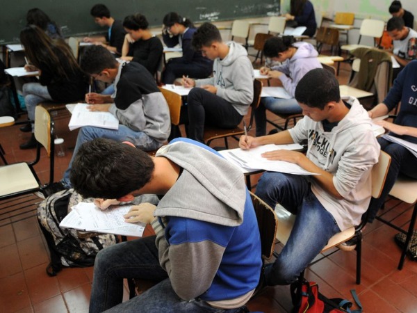  LUTA – Especialistas defendem movimentação popular para revogar novo ensino médio