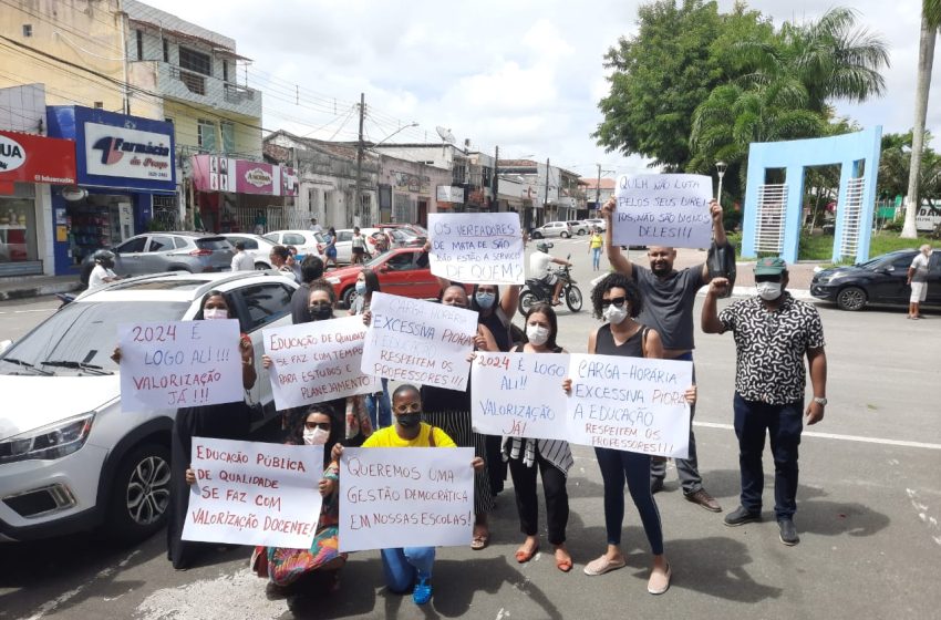  Mata de São João: Educadores protestam contra 44 horas de jornada e outras medidas impostas pela prefeitura