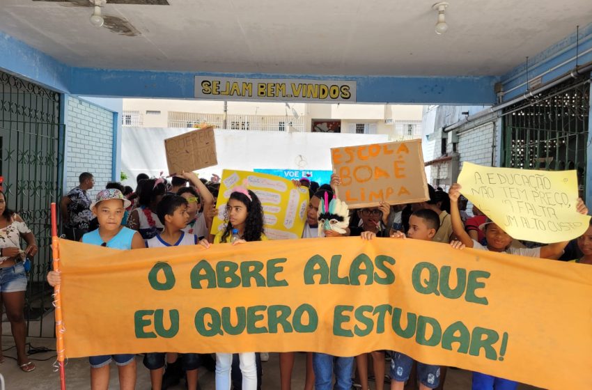 “MUDANÇA DO HISTARTE” – APLB participa de protesto na escola municipal exigindo reforma e melhorias na qualidade ensino