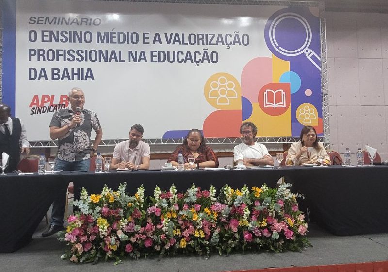  Educadores constroem manifesto pela revogação do Novo Ensino Médio em seminário promovido pela APLB-Sindicato