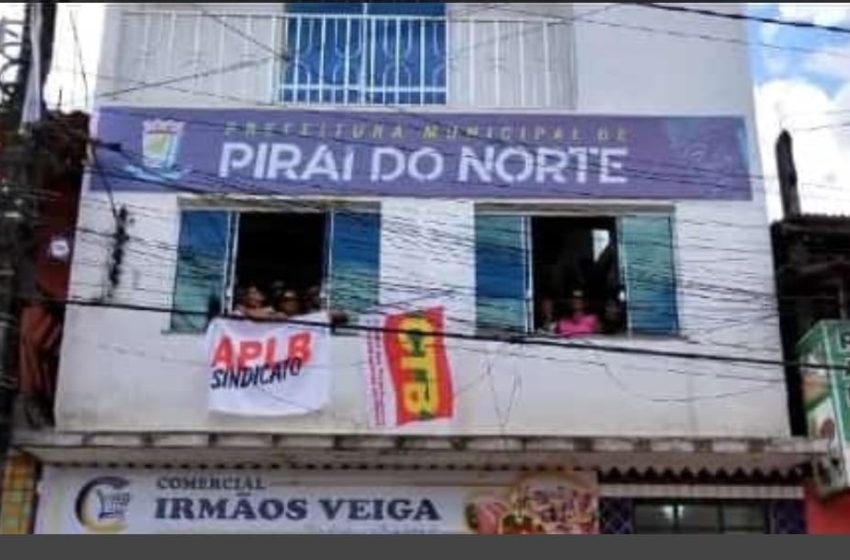  Professores de Piraí do Norte são surpreendidos com desconto no salário feito pelo prefeito