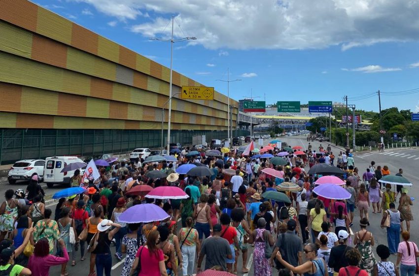  Profissionais da Educação ocupam uma das principais avenidas de Salvador em 1º dia de paralisações
