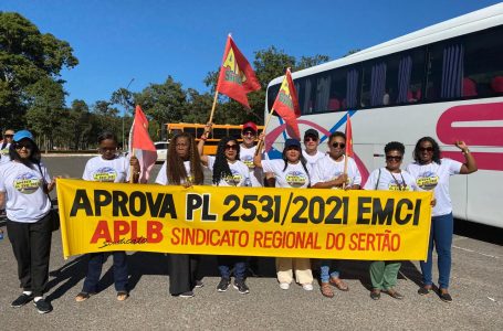 Regional do Sertão da APLB marca presença na Marcha da Classe Trabalhadora em Brasília