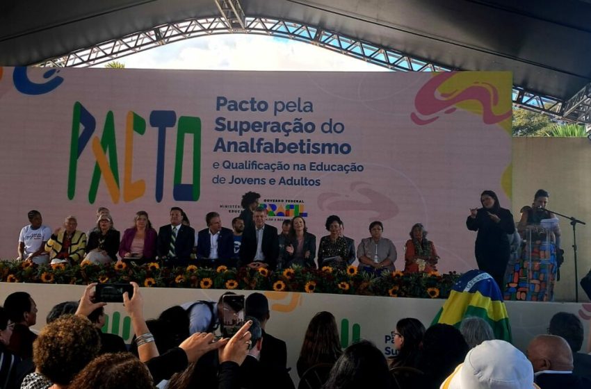  APLB e CTB marcam presença no lançamento da Política Nacional da EJA, em Brasília