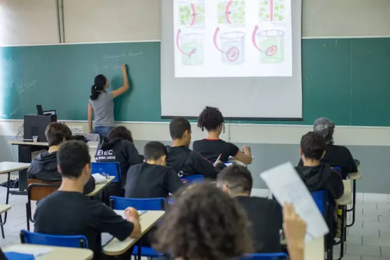  APLB DIZ NÃO AO RETROCESSO! Novo Ensino Médio deve ser votado em comissão nesta terça (18)