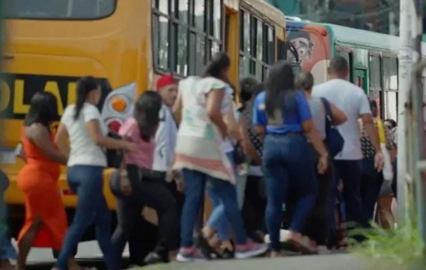  Salvador: Ônibus escolares são usados para transporte de funcionários à convenção de Bruno Reis