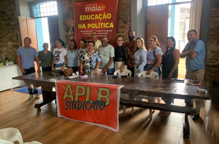  Mais Educação na Política: Professor Rui Oliveira debate pauta da Educação com candidatos/as em São Félix-Ba