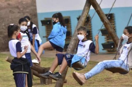 Impacto na Educação – Fumaça de incêndios florestais causa desmaios em mais de 15 estudantes e cerca de 30 escolas são fechadas