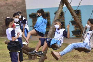  Impacto na Educação – Fumaça de incêndios florestais causa desmaios em mais de 15 estudantes e cerca de 30 escolas são fechadas