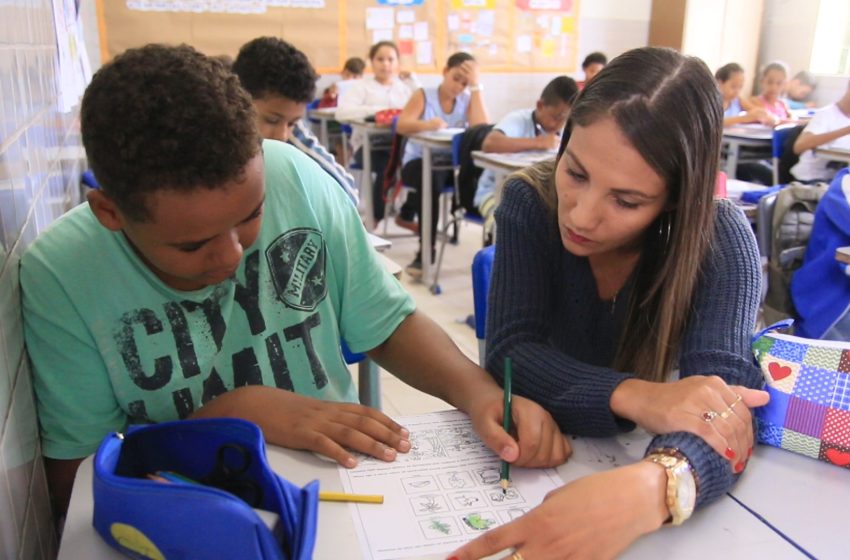  DENÚNCIA – Criança autista há mais de 20 dias sem aula em escola municipal de Salvador por falta de ADI