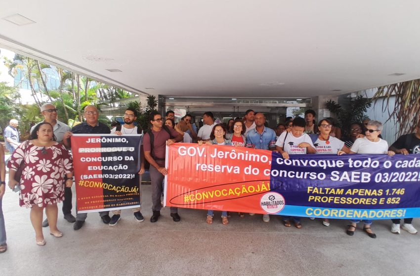  APLB apoia manifestação de habilitados em concurso da SEC, na Assembleia Legislativa da Bahia