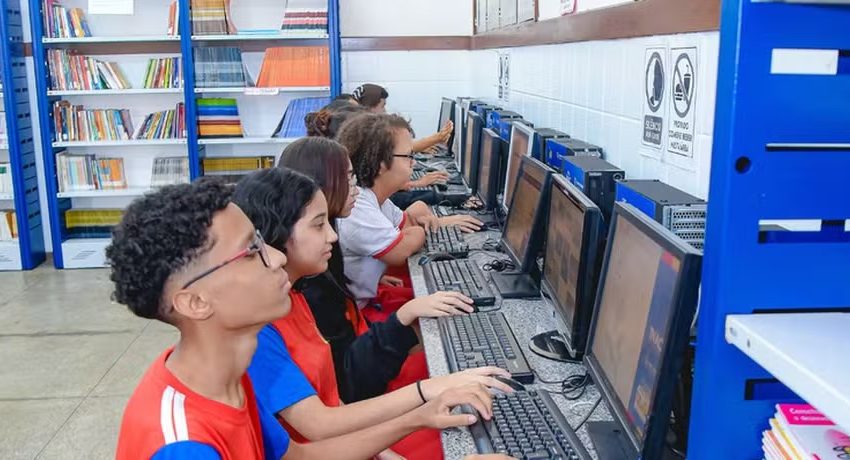  ESCOLAS CONECTADAS  – Governo precisa dobrar ritmo para cumprir meta de acesso à internet em 100% das instituições públicas de ensino