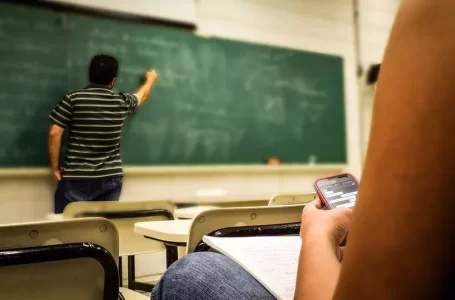 VIOLÊNCIA NA ESCOLA – Professores relatam agressão de alunos ao impedir uso de celular em sala de aula