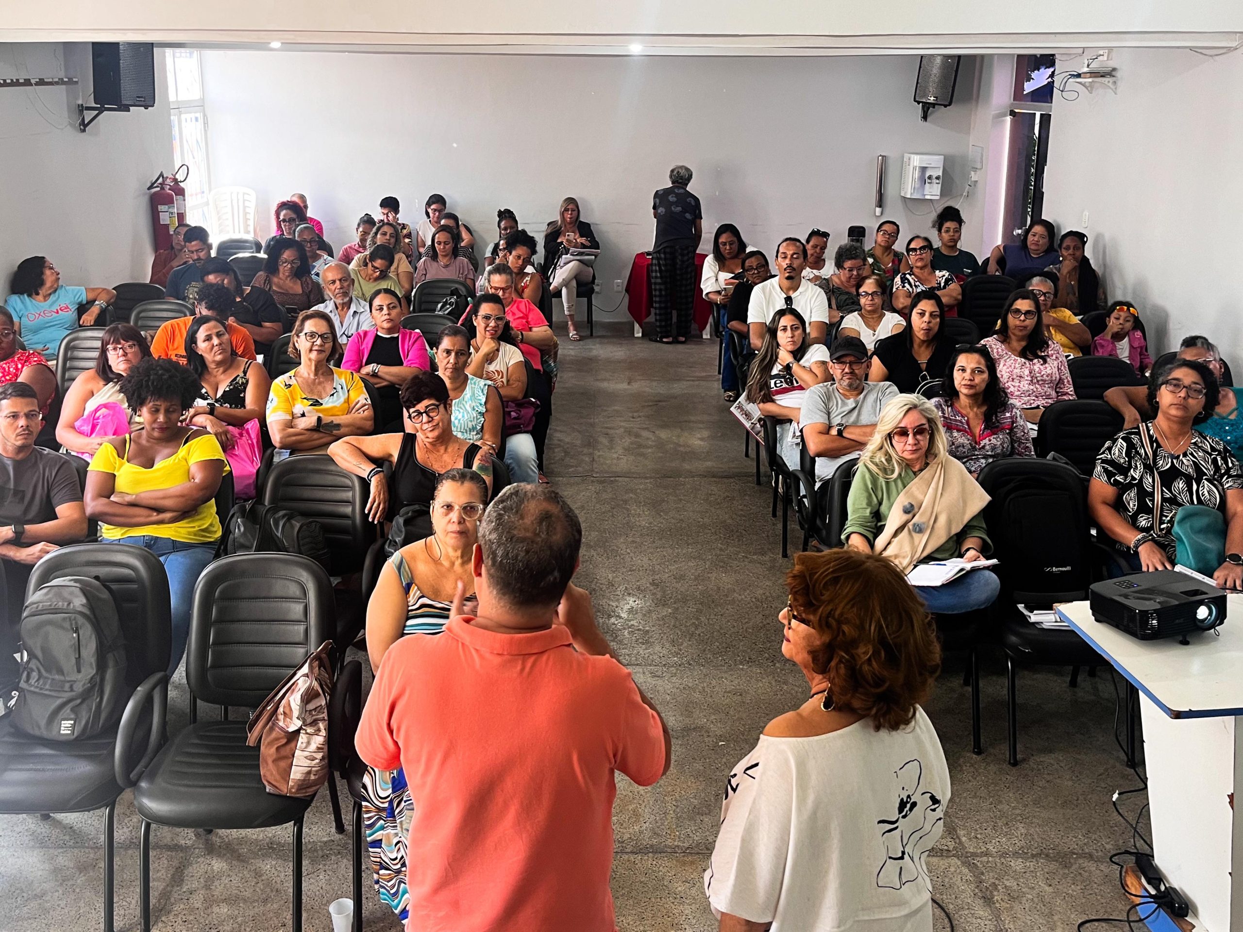 Rede Municipal – Salvador: APLB reúne representantes de escola para debater a pauta da categoria