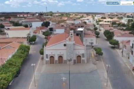 PREFEITURA DE CAMPO ALEGRE DE LOURDES ENCERRA GESTÃO SEM PAGAR 13º SALÁRIOS AOS SERVIDORES DA EDUCAÇÃO