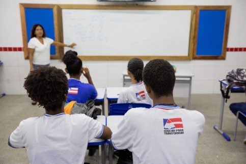  VALEU A LUTA! Governo do Estado nomeia 1.405 educadores (as) convocados (as) através de concurso público