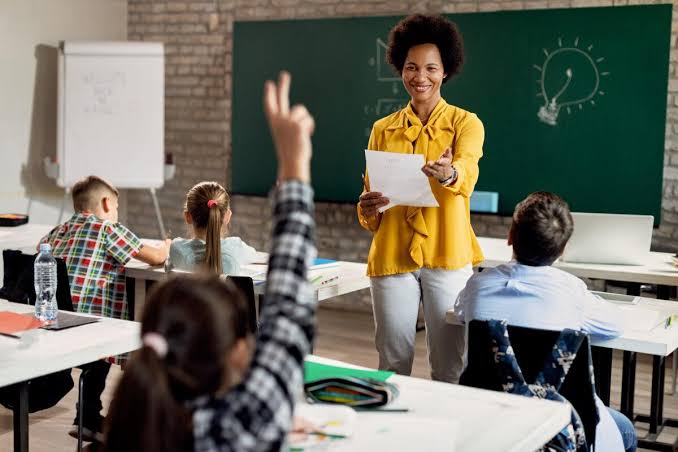  SEC convoca 313 professores (as) da Educação Básica